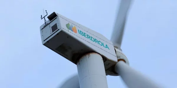 Іспанський енергогігант Iberdrola інвестує (https://www.reuters.com/sustainability/climate-energy/ib