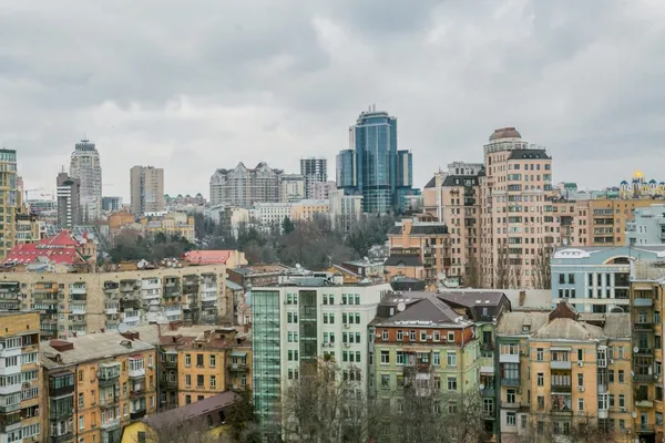 Унаслідок ракетного удару по Києву зафіксовано падіння уламк