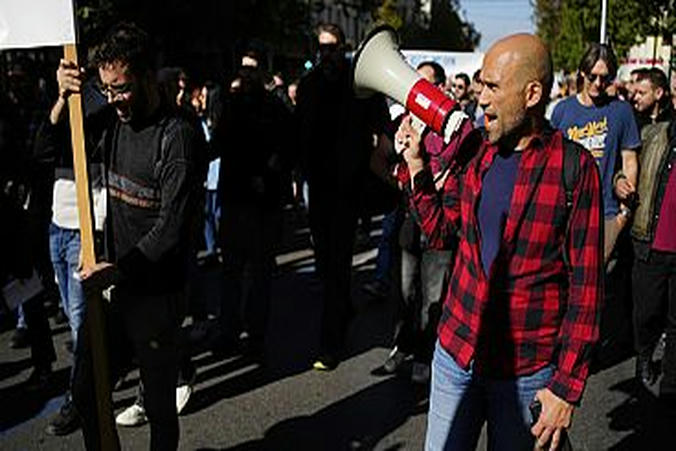 Thousands of workers strike in Greece over high cost of livi